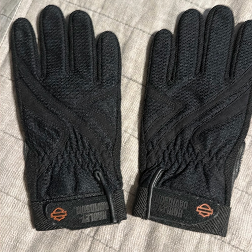 Women’s size medium, Harley Davidson, riding gloves, genuine leather